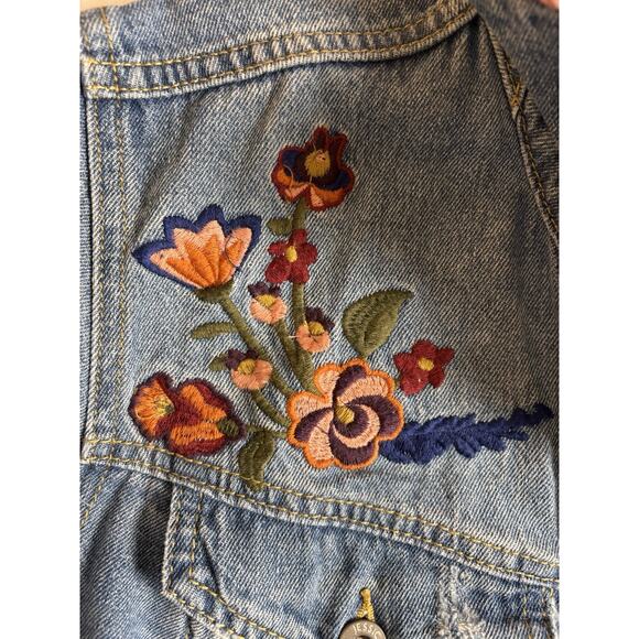 Jessica Simpson Denim Jean Trucker Jacket Blue Medium Wash Womens Size 2X - Picture 3 of 7